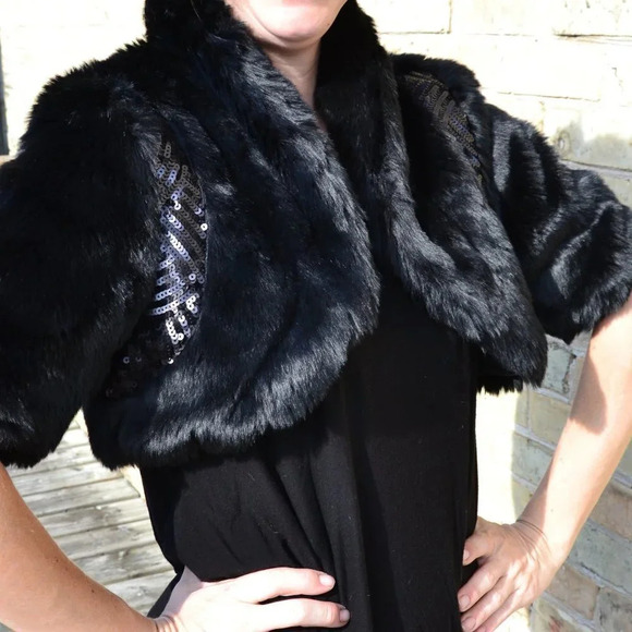 Faux Fur Shrug with Sequin  Detail - Picture 12 of 12